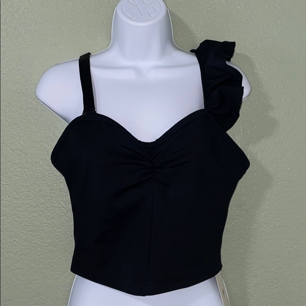 fabletics “mellie” ruffle top black cropped